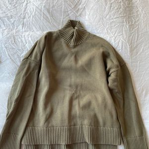 Everlane green sweater